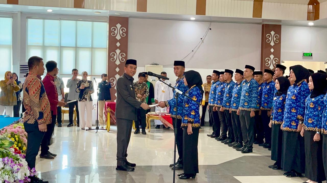 Kukuhkan 163 PNS Konsel, Bupati Irham Kalenggo Tekankan Semangat “SETARA”